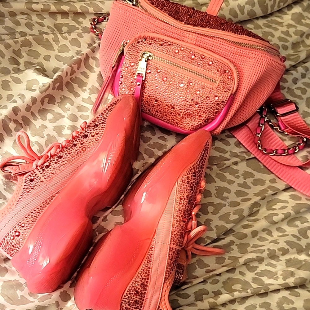 Size 7.5 women Steven madden sneakers and bag